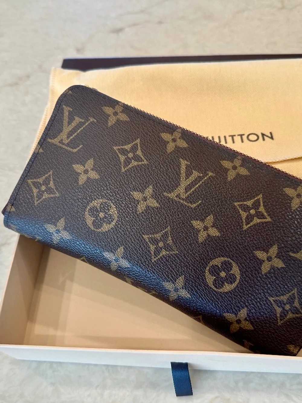 Louis Vuitton long 